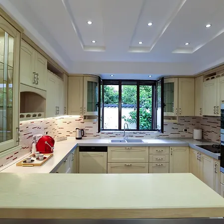 Vila Private With Garden And Comfort - Close To Center