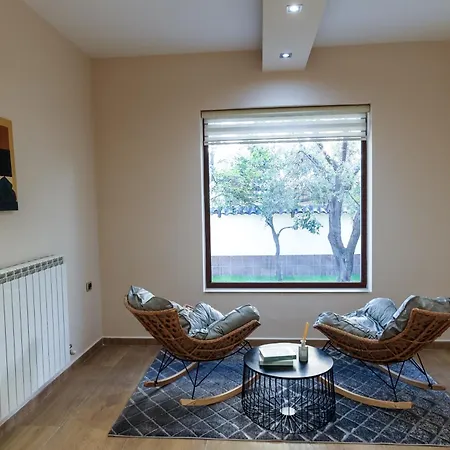 Private With Garden And Comfort - Close To Center *