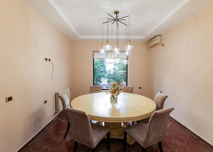 Private With Garden And Comfort - Close To Center Vila Tirana