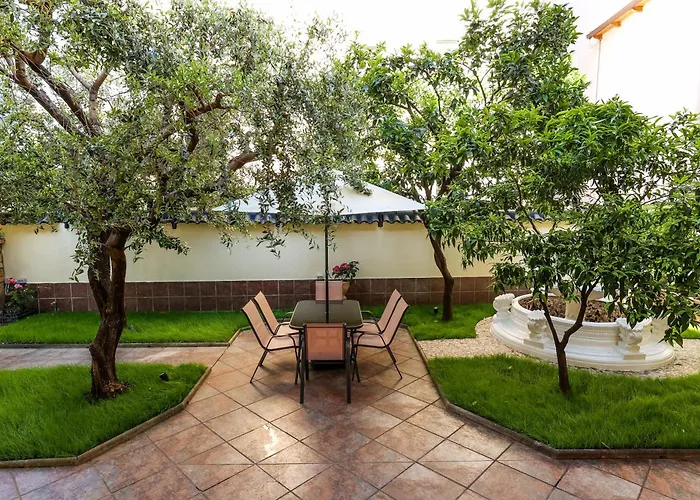 Private With Garden And Comfort - Close To Center *