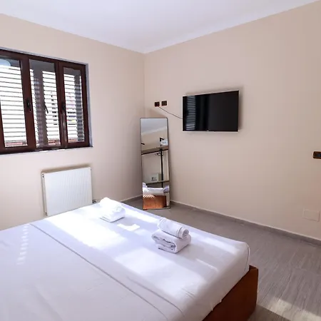 Private With Garden And Comfort - Close To Center Villa Tirana