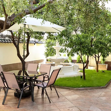 Private With Garden And Comfort - Close To Center *