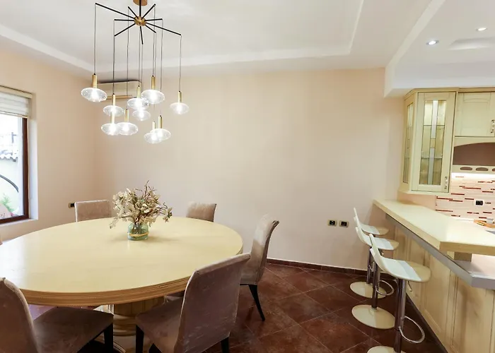 Private With Garden And Comfort - Close To Center Villa Tirana