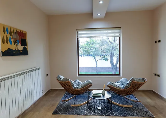 Private With Garden And Comfort - Close To Center *