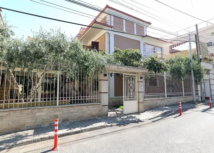 Private With Garden And Comfort - Close To Center 别墅 *